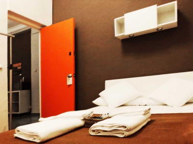 ลา อิสลา ออสตาล Hotel บาร์เซโลนา ภายนอก รูปภาพ