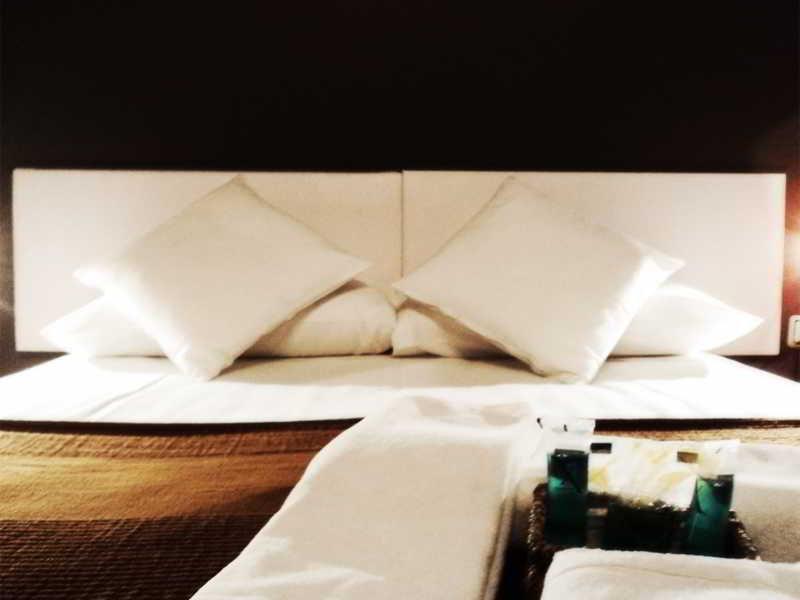 ลา อิสลา ออสตาล Hotel บาร์เซโลนา ภายนอก รูปภาพ