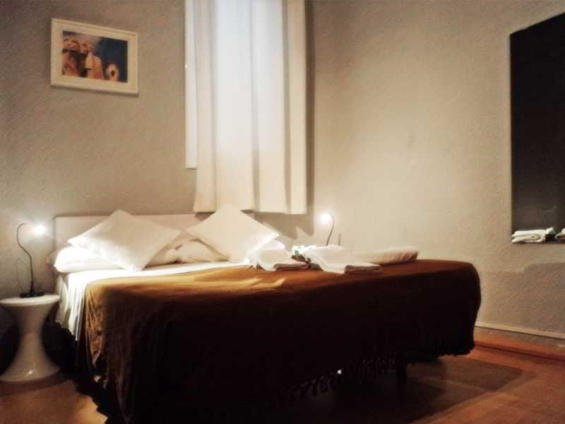 ลา อิสลา ออสตาล Hotel บาร์เซโลนา ภายนอก รูปภาพ