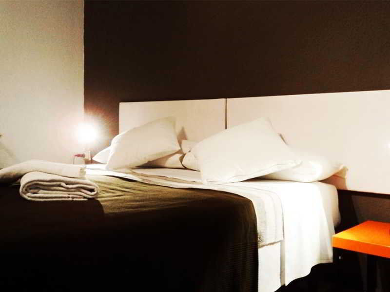 ลา อิสลา ออสตาล Hotel บาร์เซโลนา ภายนอก รูปภาพ